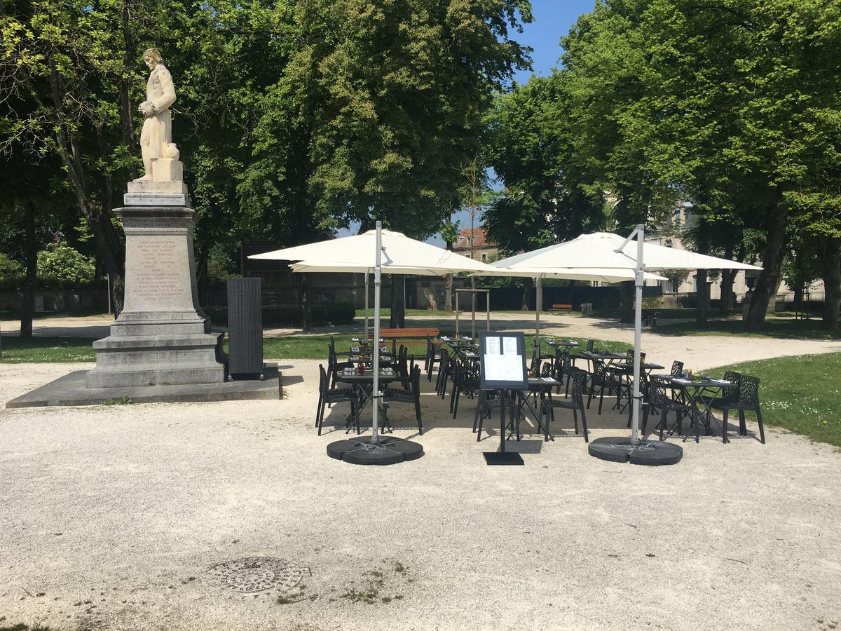 Hotel Restaurant Des Remparts Chaumont  Exteriér fotografie